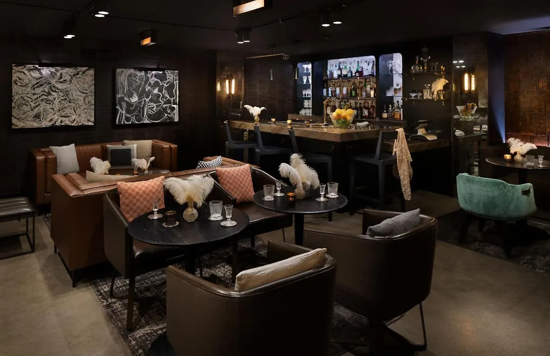 Moxy San Diego Gaslamp Quarter-1